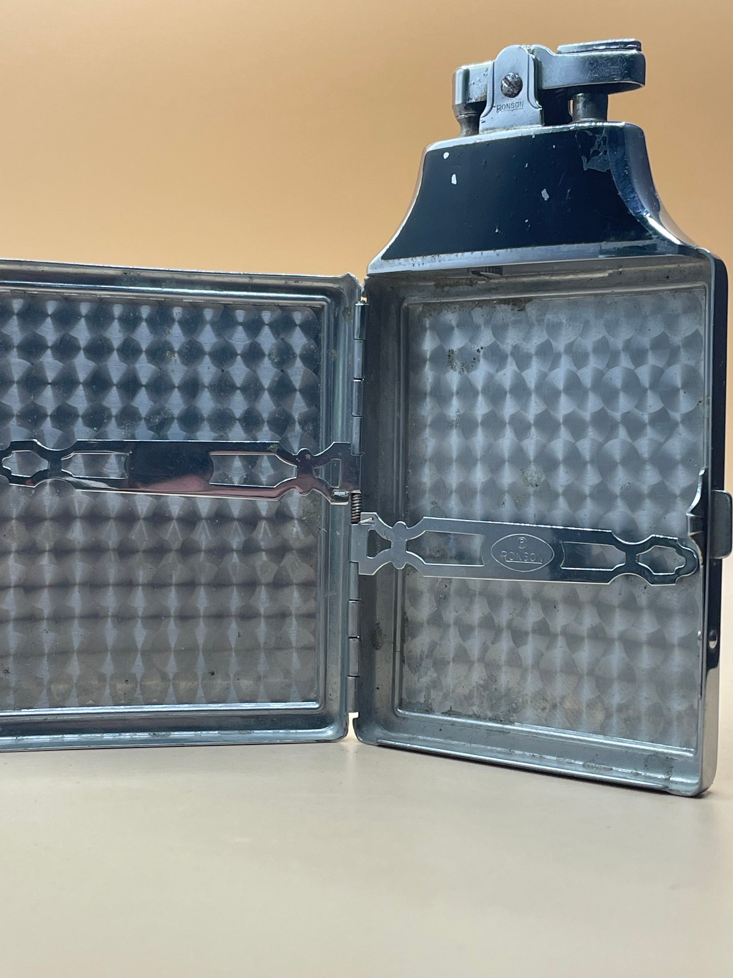 Ronson Mastercase