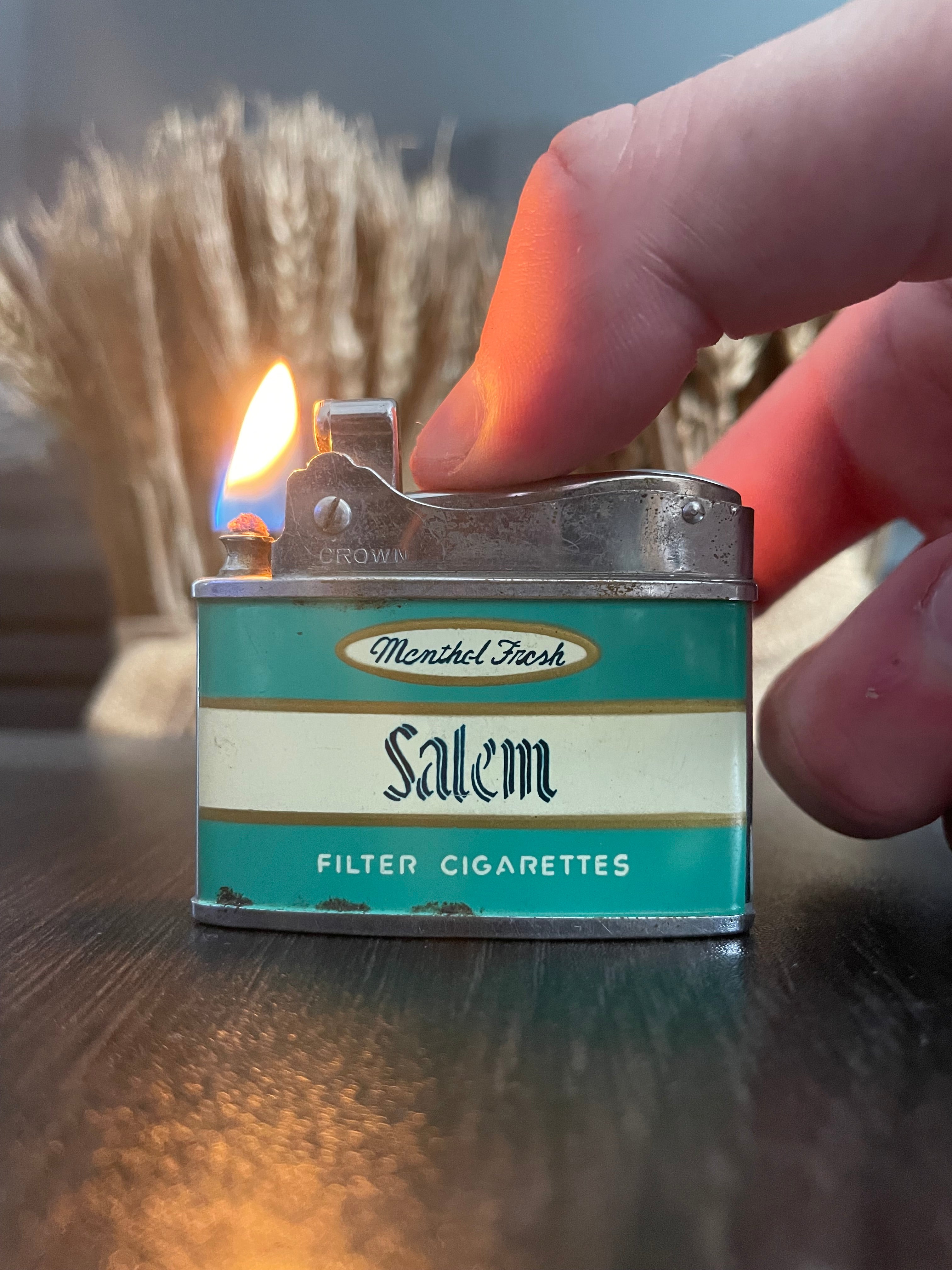 Vintage good crown lighter